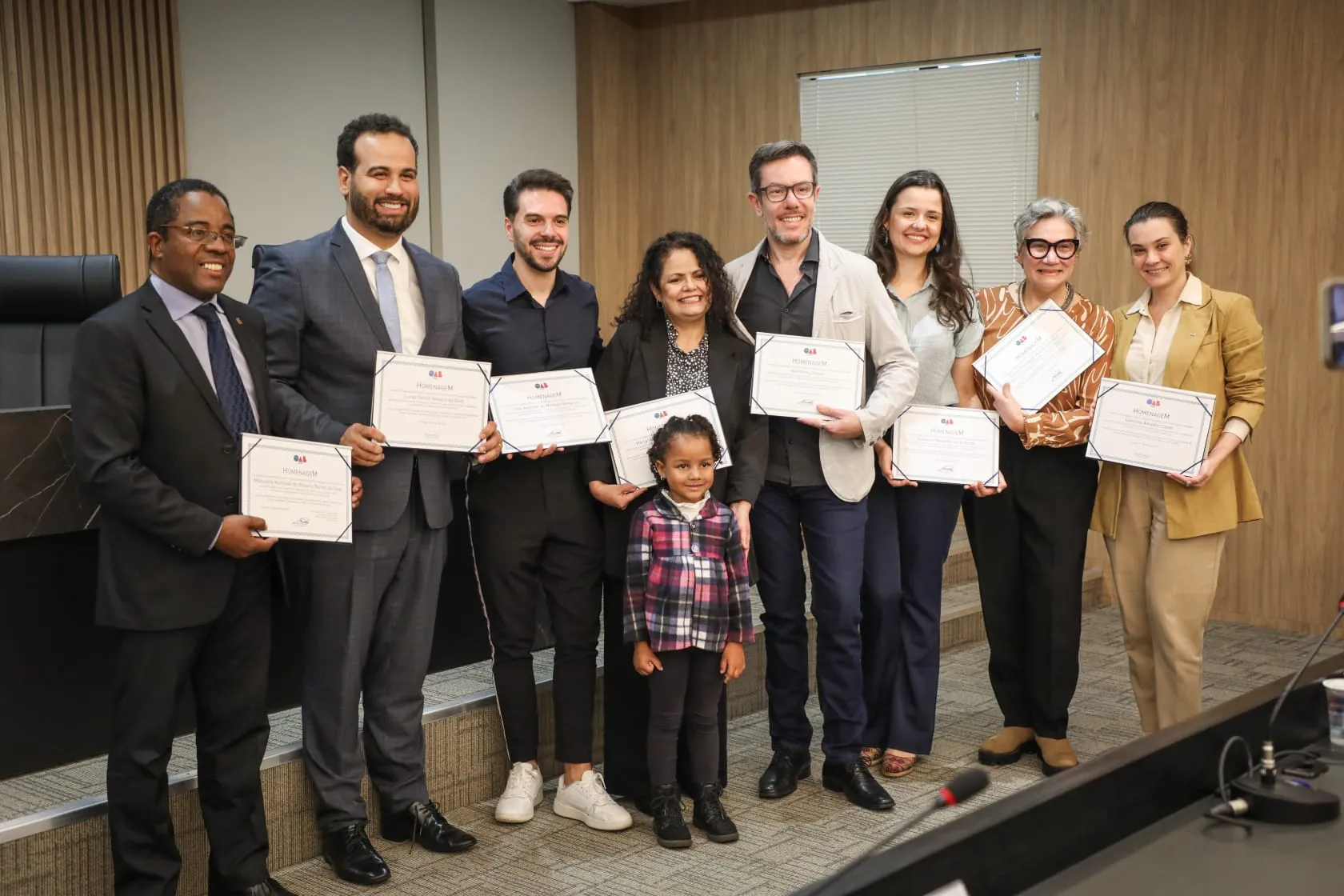 Grupo de Teatro da CAAPR recebe homenagem por peça apresentada na Conferência da Mulher Advogada