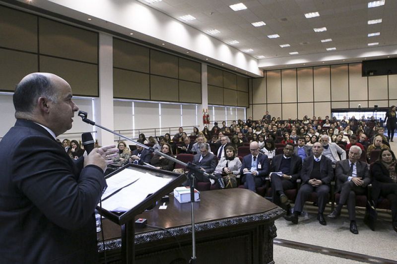 Dicas para não errar na escolha de móveis para área externa