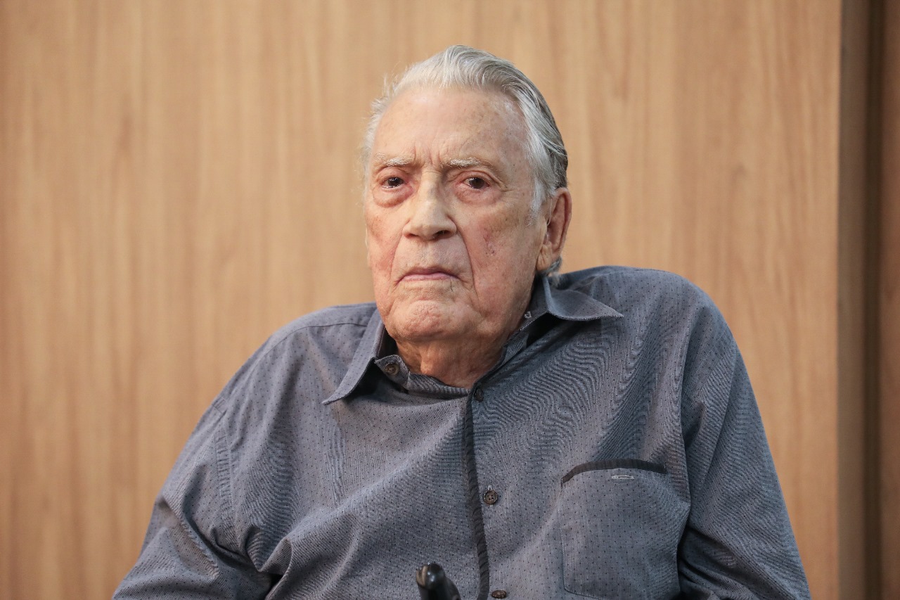 OAB Paraná homenageia o advogado Caetano Munhoz da Rocha Netto pelos 70 anos de inscrição na seccional